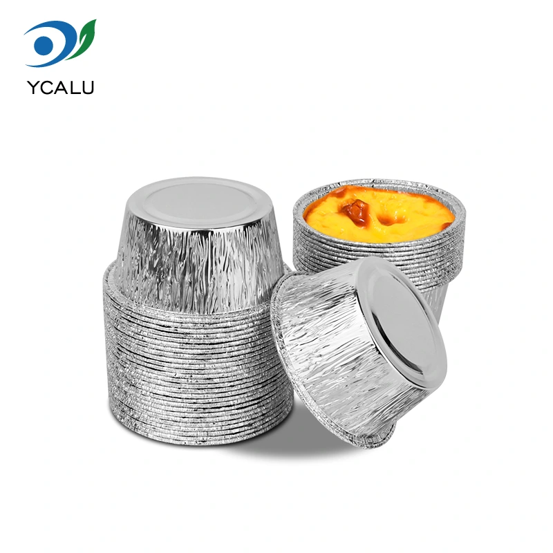 Rundes Einweg-Kuchenblech mit silbernen Aluminiumfolienbehältern Rundes Einweg-Kuchenblech mit silbernen Aluminiumfolienbehältern