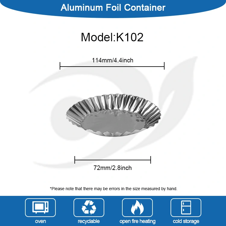 Runde Backform für Kuchen mit silbernem Lebensmittelbehälter aus Aluminiumfolie